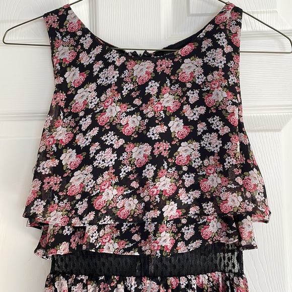 Floral dress with sheer lacy midriff - Picture 4 of 6